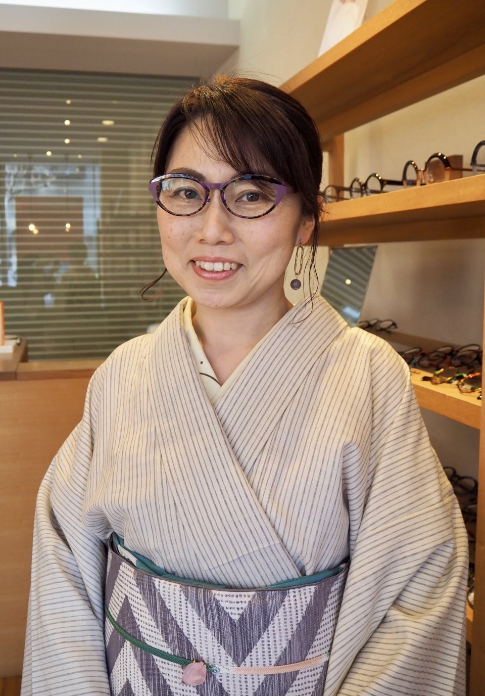 お着物と眼鏡の画像
